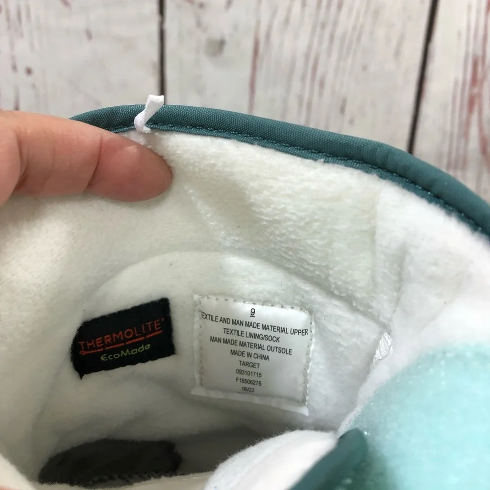 CAT & JACK Kids Snow Boots in Mint and Gray - Comfortable Winter Footwear size 9